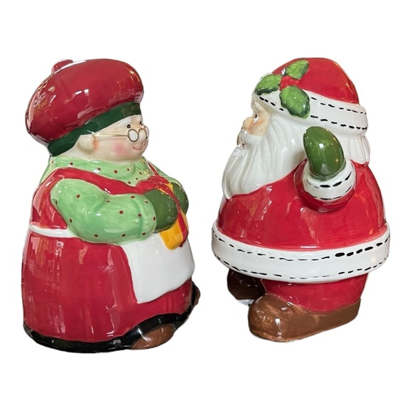 Delton Products Santa & Mrs Claus Adorable Hand Painted Salt & Pepper Shakers - Picture 2 of 15